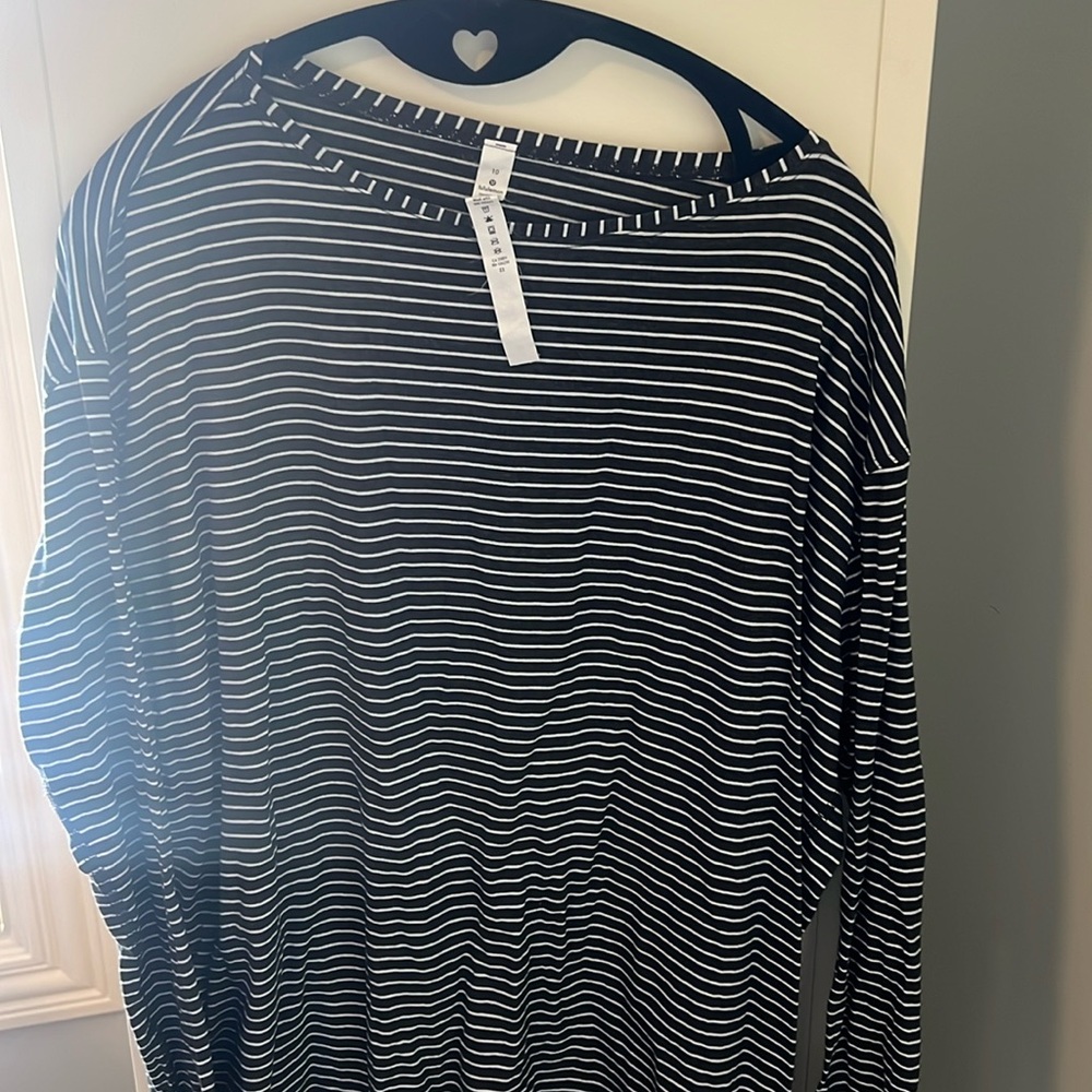 Lululemon back in action l/s shirt. Smoke free home. 30% off 3+ items